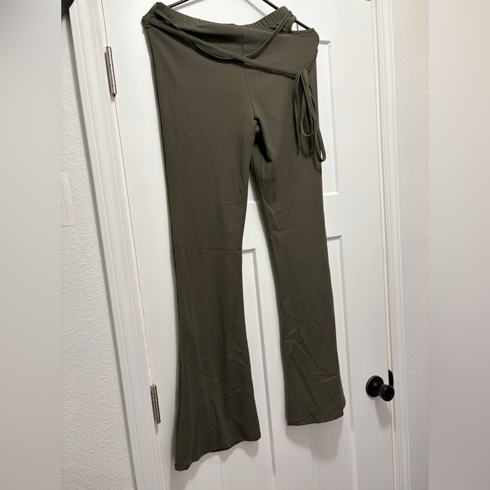 Joah Brown Cutout Mini Flare Legging - Picture 4 of 4